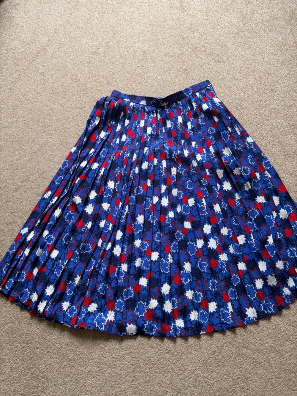 Nina Ricci Pleated Midi Skirt Blue Red Print Made in Japan Size‎ 10 Vintage